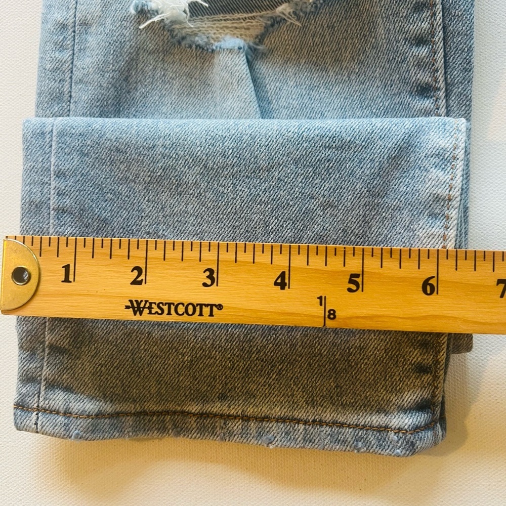 NWT Women's Levi's Premium Wedgie Straight
Fit High Rise Jeans 25x28 (L) - Picture 4 of 11